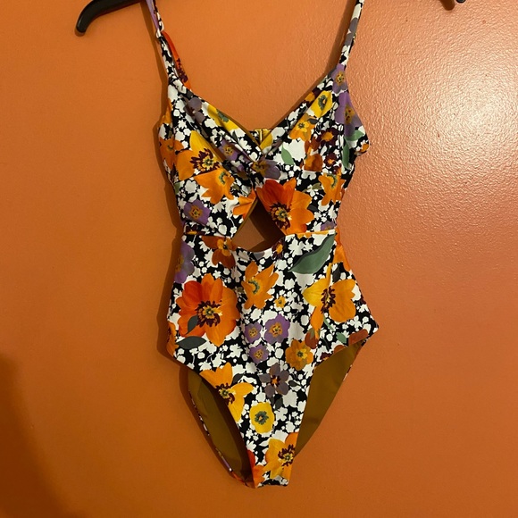 L*Space Meadow Sweet Floral Kyslee One Piece Swimsuit Size 4 - Picture 8 of 11